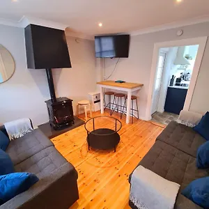 https://stylish-3-bedroom-house-galway.galwayhotelsireland.net